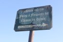 Vieux panneau indicateur de randonnée
